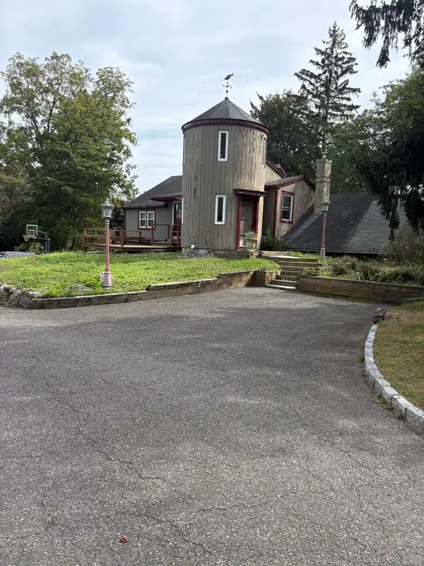 40 Maple Avenue North, Westport, CT 06880