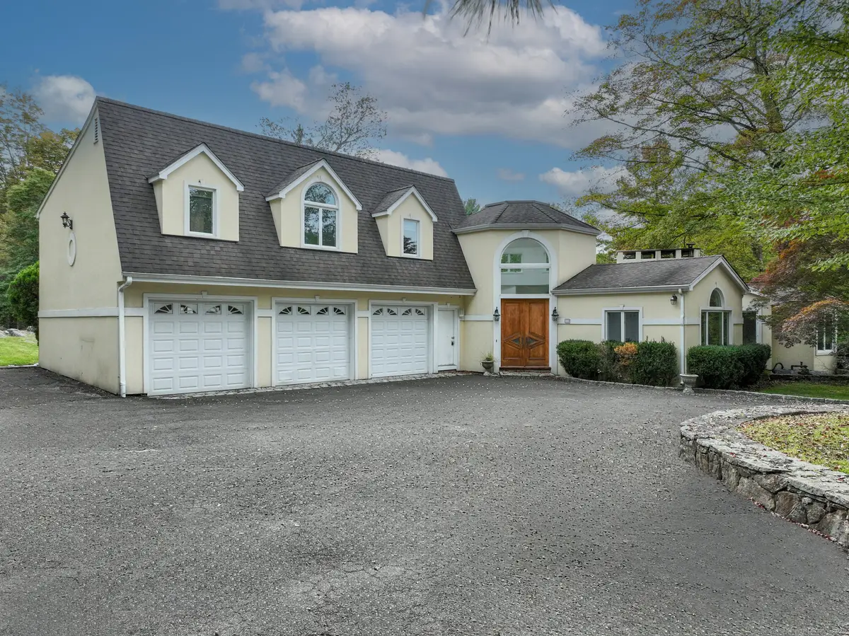 110 Erskine Road, Stamford, CT 06903 - Image #1