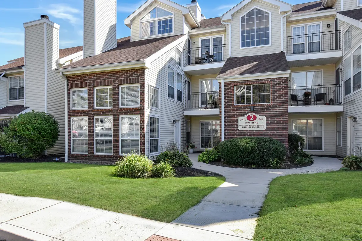 27 Carriage Crossing Lane #27, Middletown, CT 06457 - Image #1