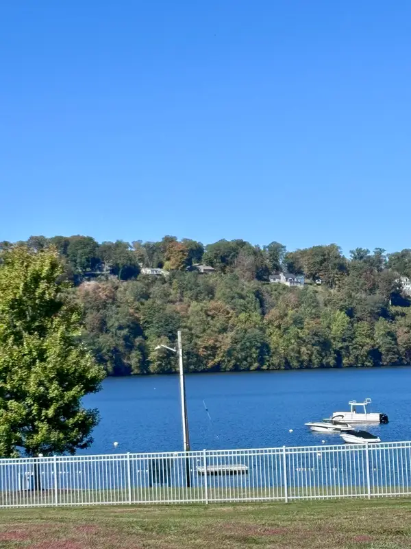 26 Clearview Drive, Brookfield, CT 06804