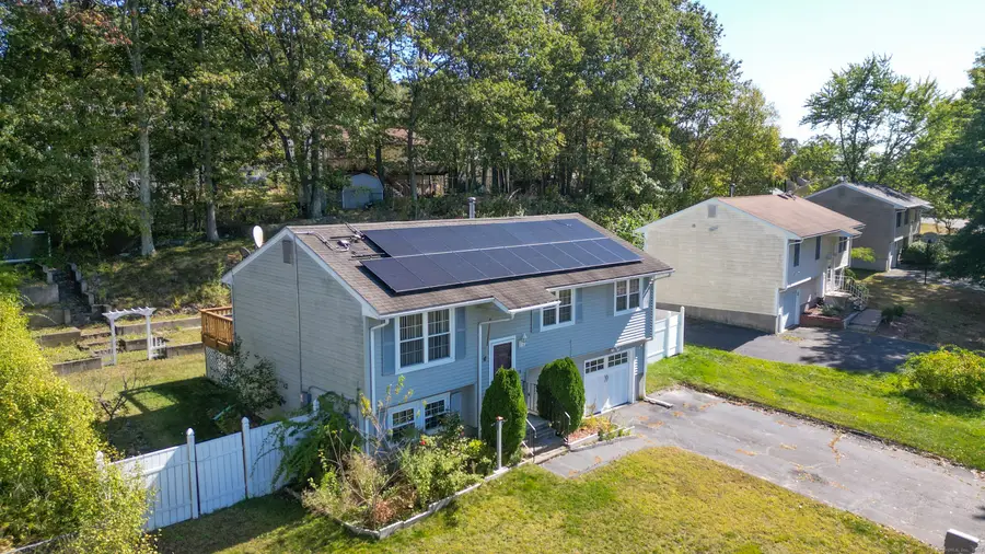 122 Celentano Drive, Naugatuck, CT 06770 - Image #2