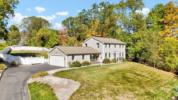 18 Oakdale Circle, Wallingford, CT 06492