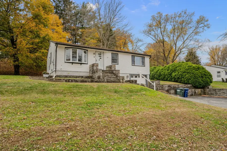 5 Arrowhead Drive, Ledyard, CT 06339 - Image #2