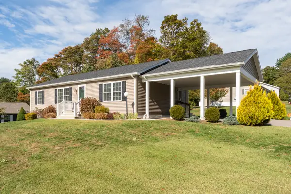 1 High Ridge Circle, Montville, CT 06382