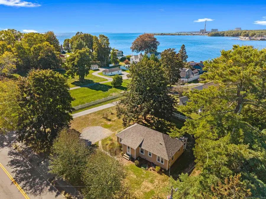 212 Shore Road, Waterford, CT 06385 - Image #2