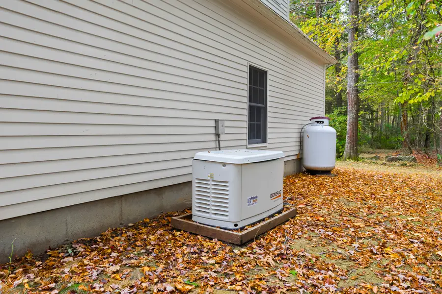 698 Brayman Hollow Road, Pomfret, CT 06259 - Image #3