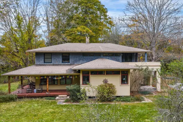 39 Hewitt Road, North Stonington, CT 06359