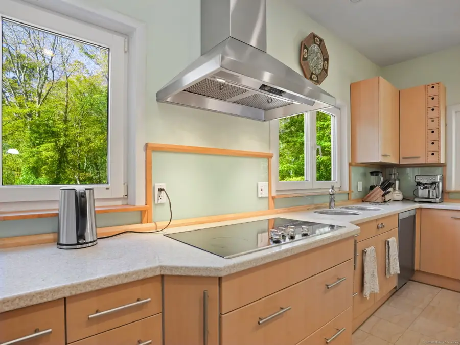 27 Wellington Drive, Stamford, CT 06903 - Image #3