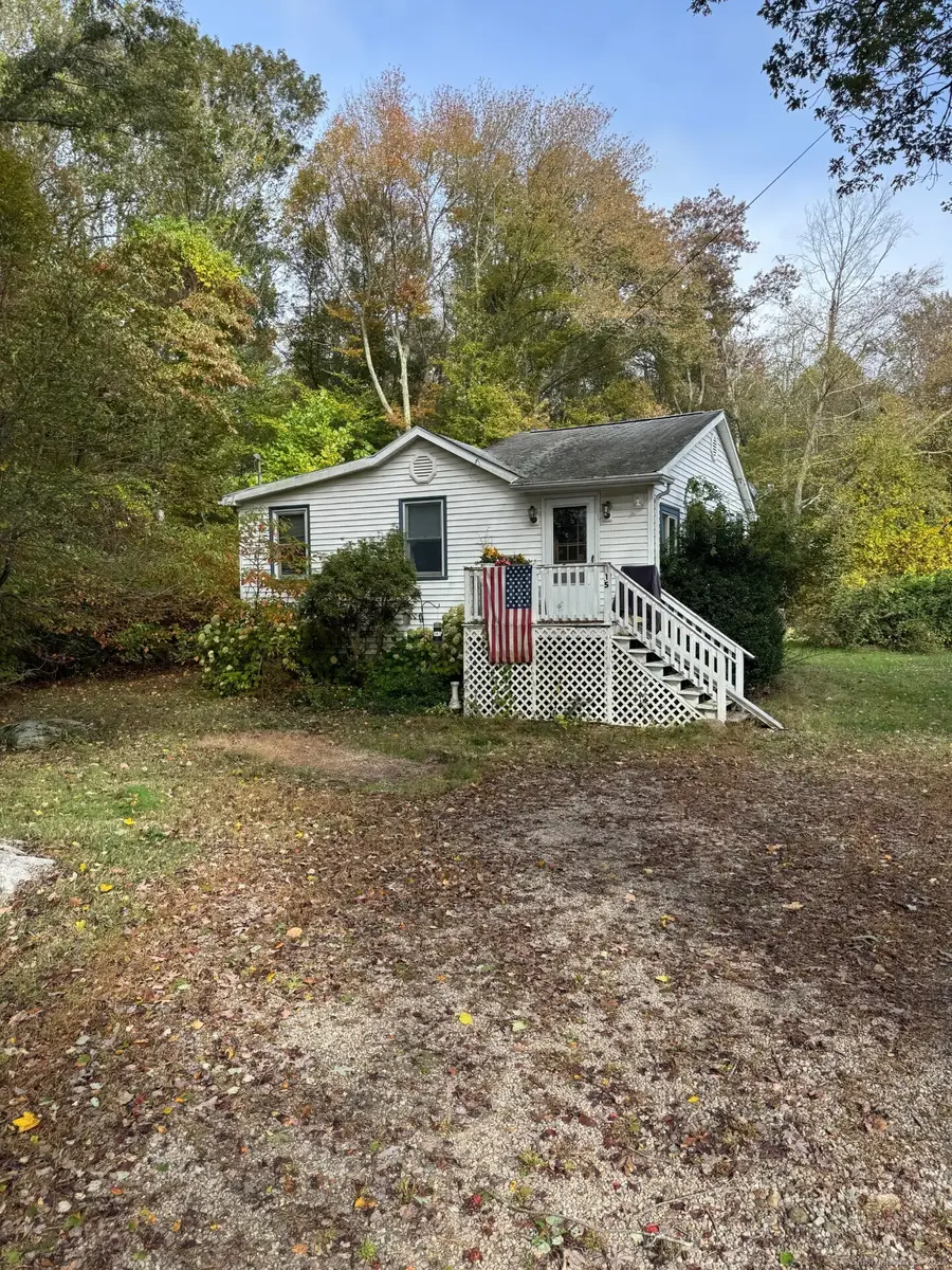 915 Vauxhall Street Extension, Quaker Hill, CT 06375 - Image #2