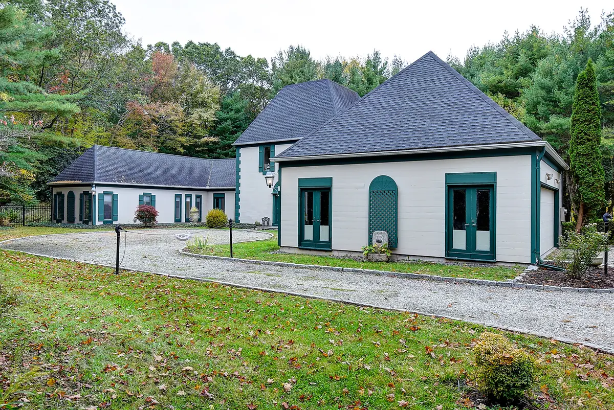 225 Crest Road, Middlebury, CT 06762 - Image #1