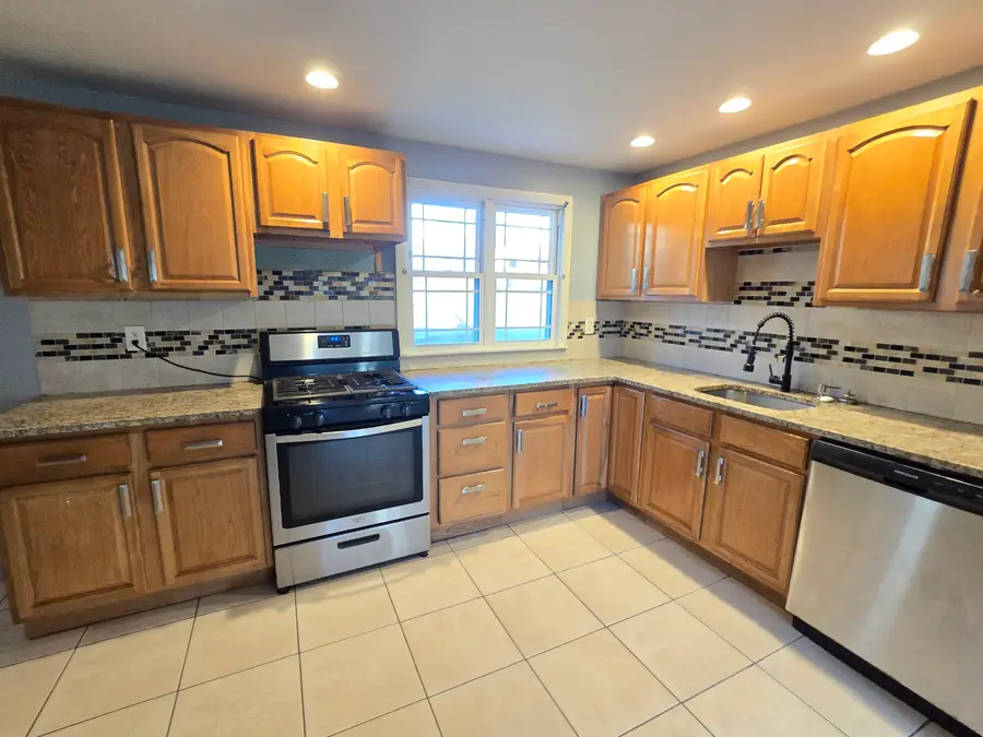 207 Arnold Drive, East Hartford, CT 06108 - #2