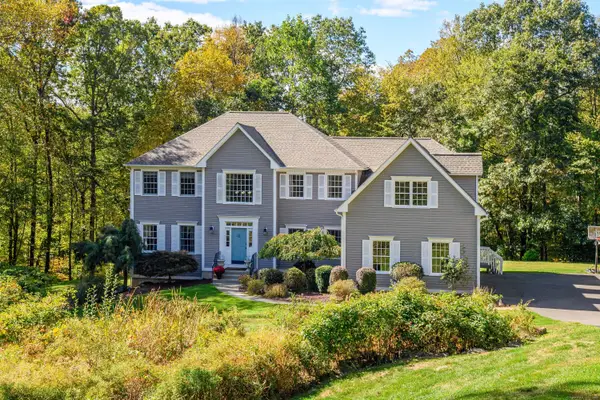 10 Wedgewood Court, Newtown, CT 06470