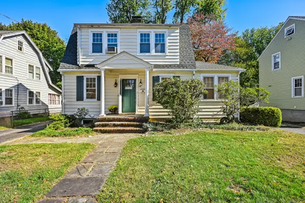 34 Lakeview Drive, Norwalk, CT 06850