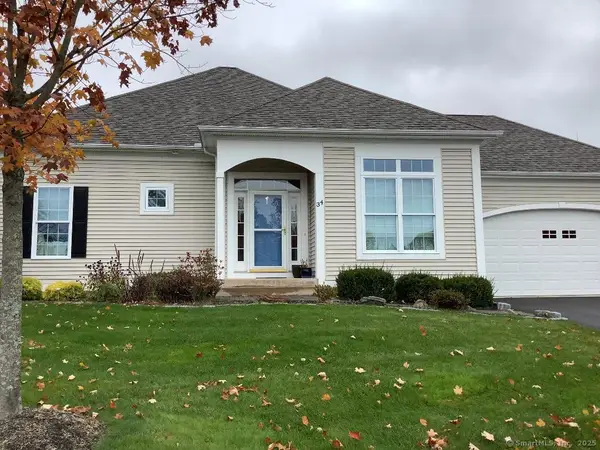 34 Woodsboro Circle #34, Cromwell, CT 06416