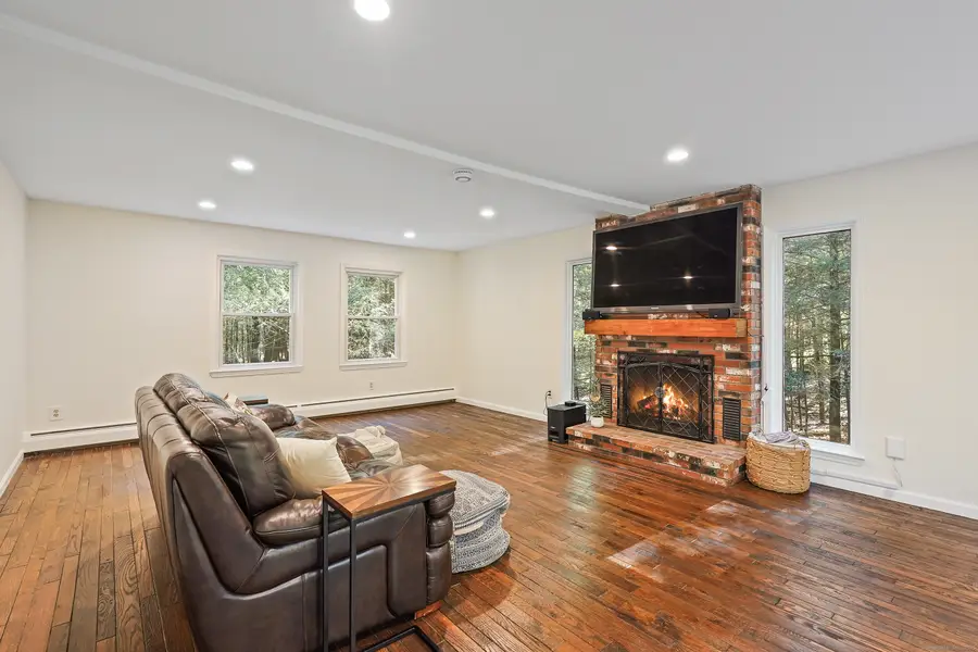 19 Kimberly Drive, Brookfield, CT 06804 - Image #2