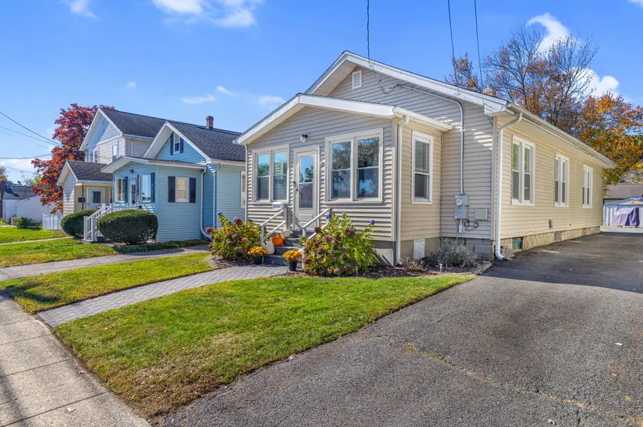 55 Woodcrest Avenue, Stratford, CT 06614 - Image #3