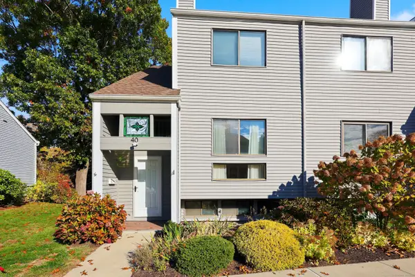 40 Crossroads Lane #40, Glastonbury, CT 06033