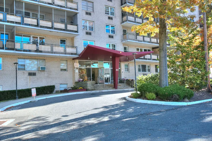 80 Cartright Street #8J, Bridgeport, CT 06604 - Image #2