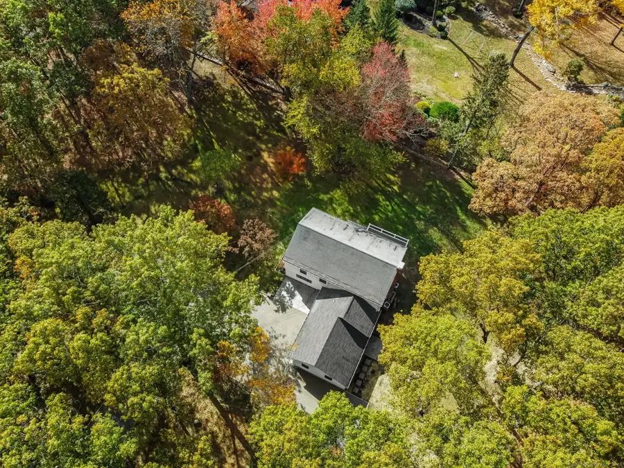 4 Trails End Road, Weston, CT 06883 - Image #2