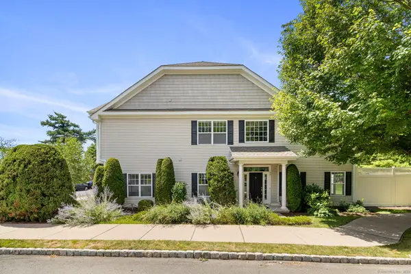 90 Park Place Circle #90, West Hartford, CT 06110