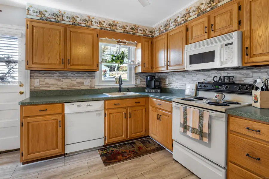 7 Lycett Court, Norwalk, CT 06850 - Image #3