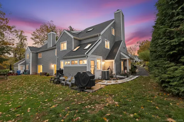 132 Country Place #132, Shelton, CT 06484