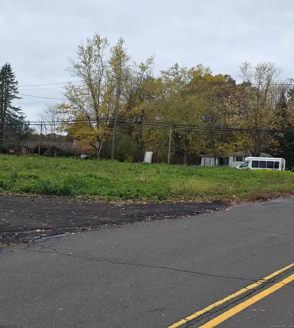 4 Raccio Park Road, Hamden, CT 06514