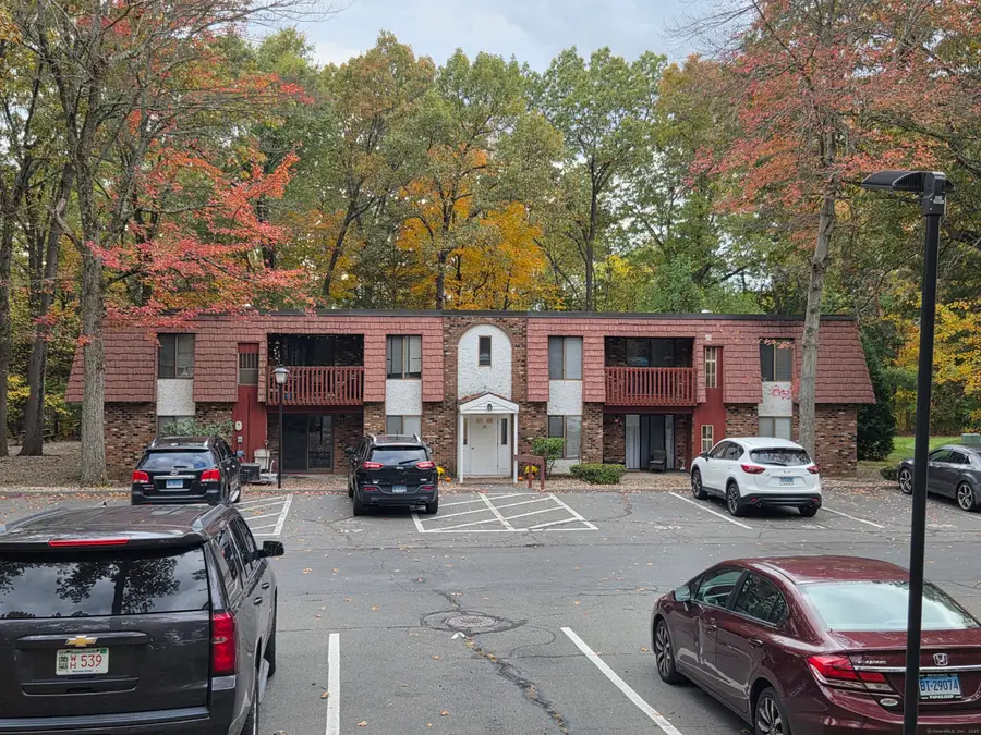 35 Woodsedge Drive #APT 4C, Newington, CT 06111 - Image #3