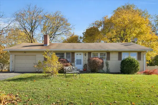 8 Summit Road, Vernon, CT 06066