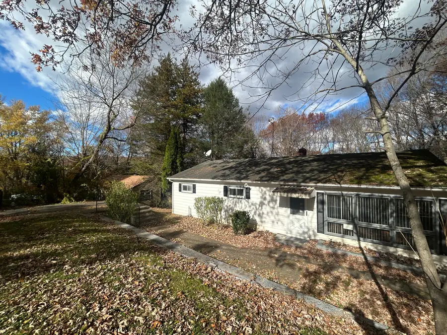 17 Patton Avenue, Seymour, CT 06483 - Image #2