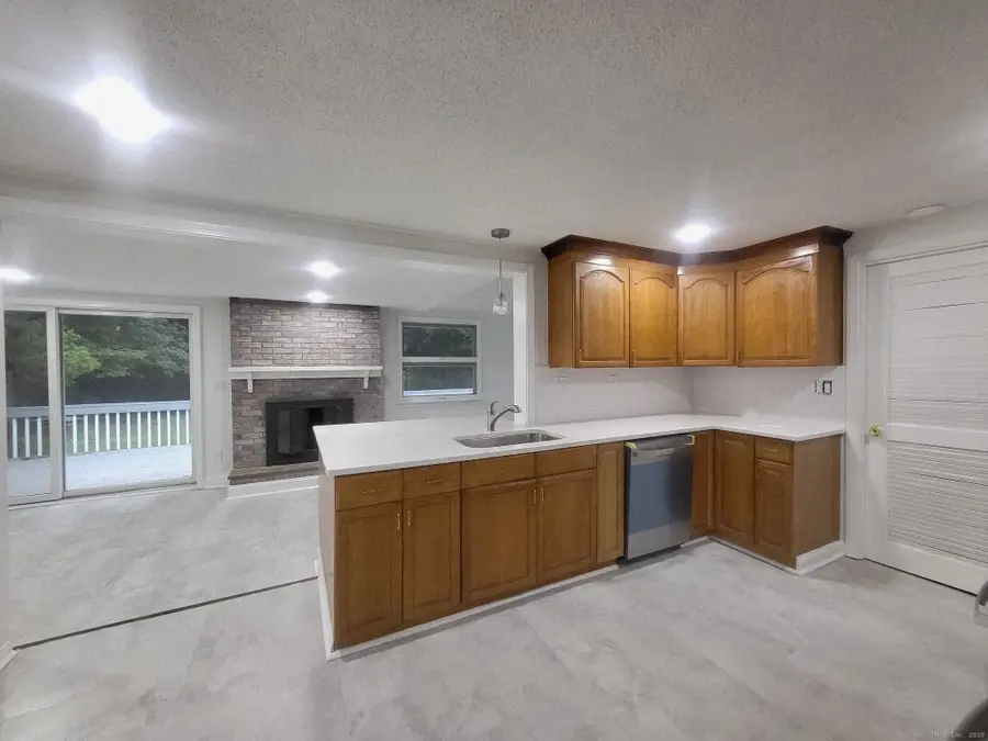 340 Robbins Avenue, Newington, CT 06111 - Image #3