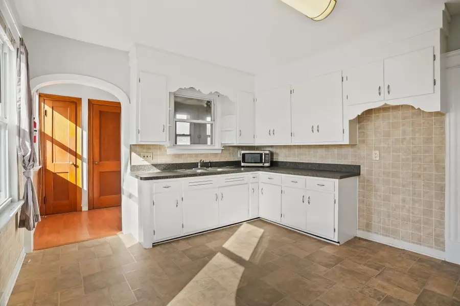 22 Knoll Street, Waterbury, CT 06705 - Image #3