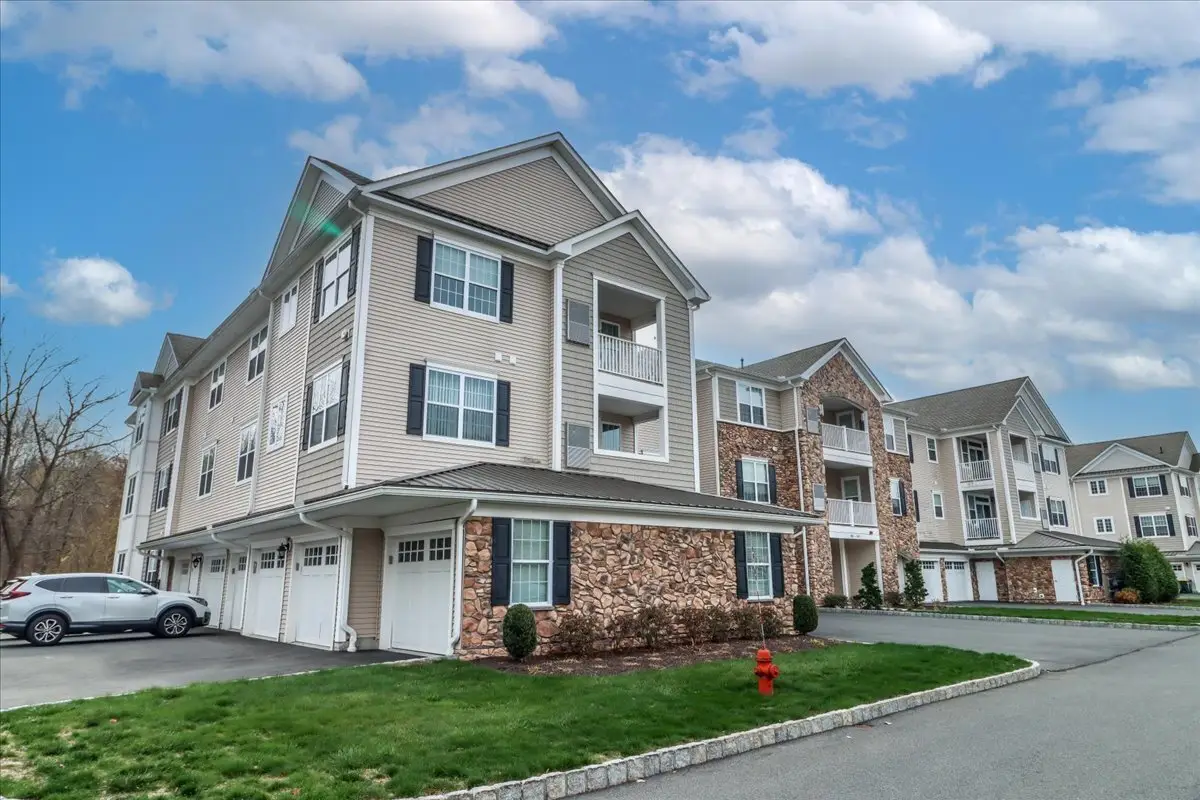 433 Brookside Court #433, Newtown, CT 06470 - Image #1