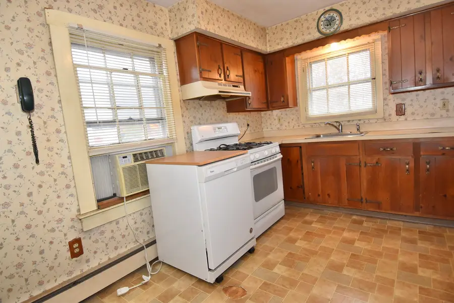 106 Brookdale Lane, Waterbury, CT 06705 - Image #3