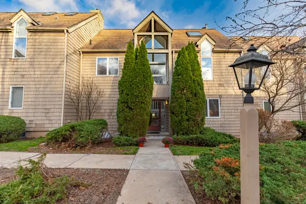 9 Timberwood Road #9, West Hartford, CT 06117