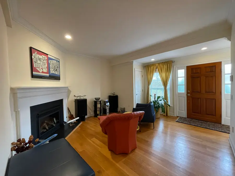1 Northfield Street #B, Greenwich, CT 06830 - Image #2