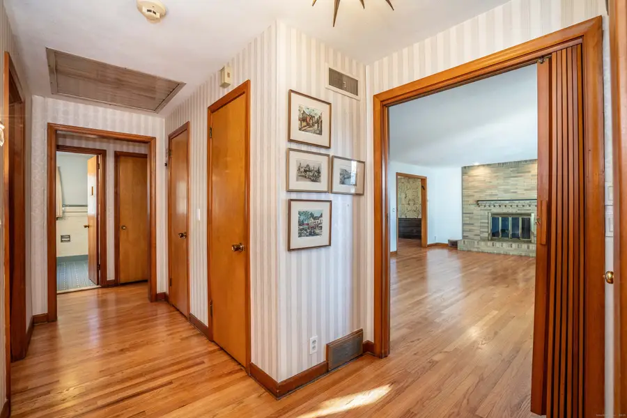 50 Magnolia Hill, West Hartford, CT 06117 - Image #2