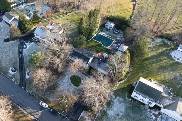 51 Cross Road, Middlebury, CT 06762