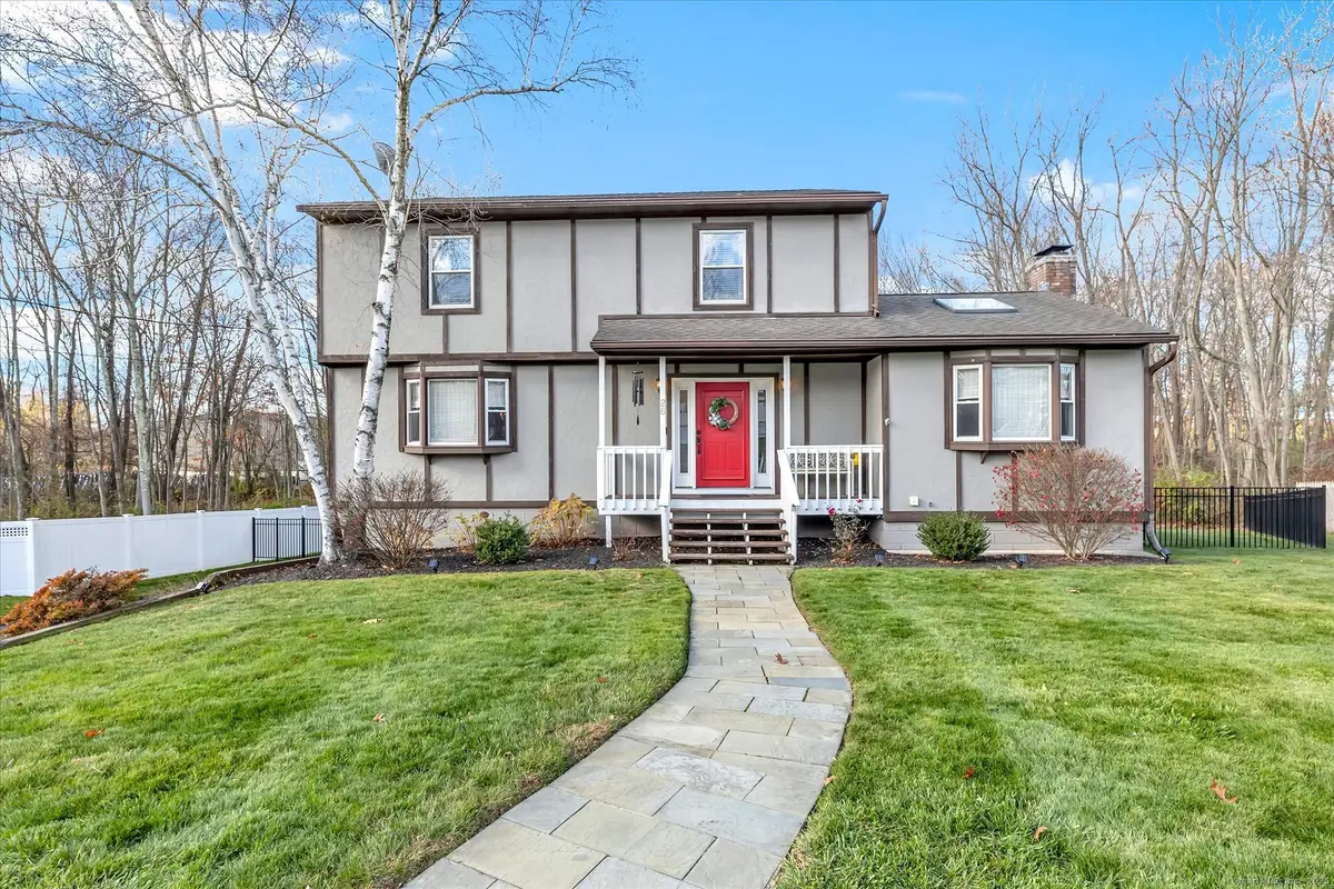 26 Woodridge Road, West Haven, CT 06516 - Image #1