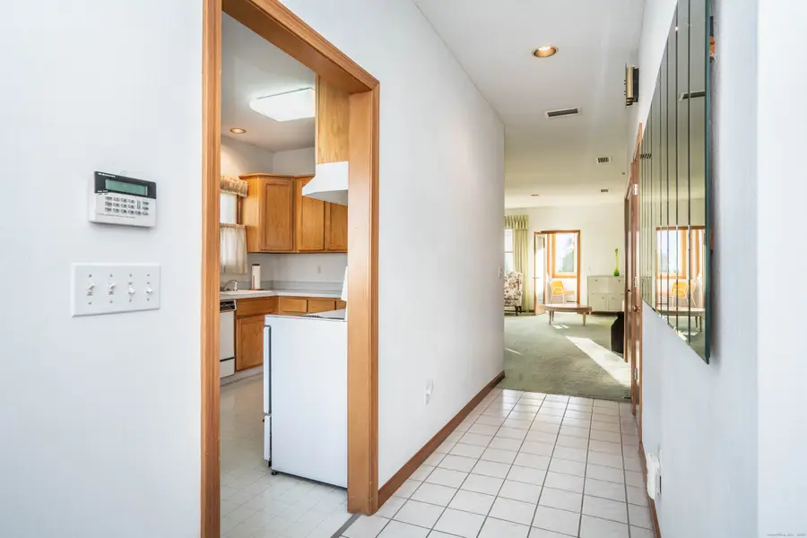 17 Mulberry Court, Newington, CT 06111 - Image #2