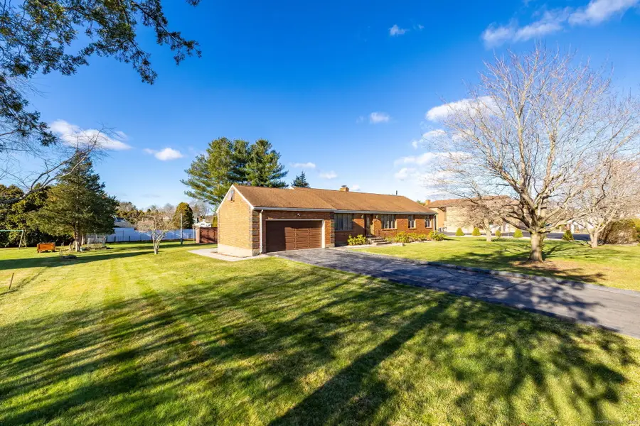 21 Crest Drive, Cromwell, CT 06416 - Image #2