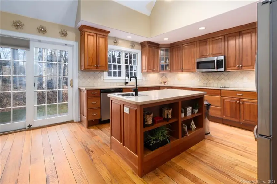 9 Hill View Lane, Woodbury, CT 06798 - Image #3