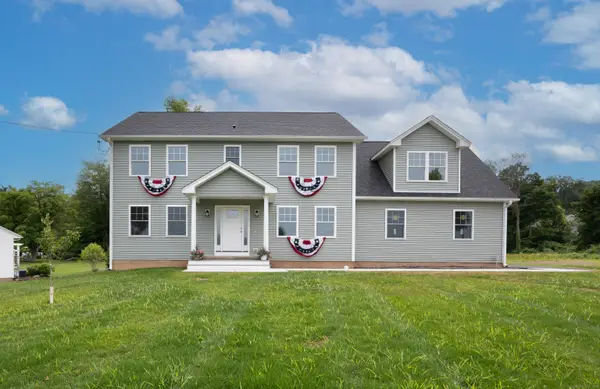 886 East Street, Middletown, CT 06457