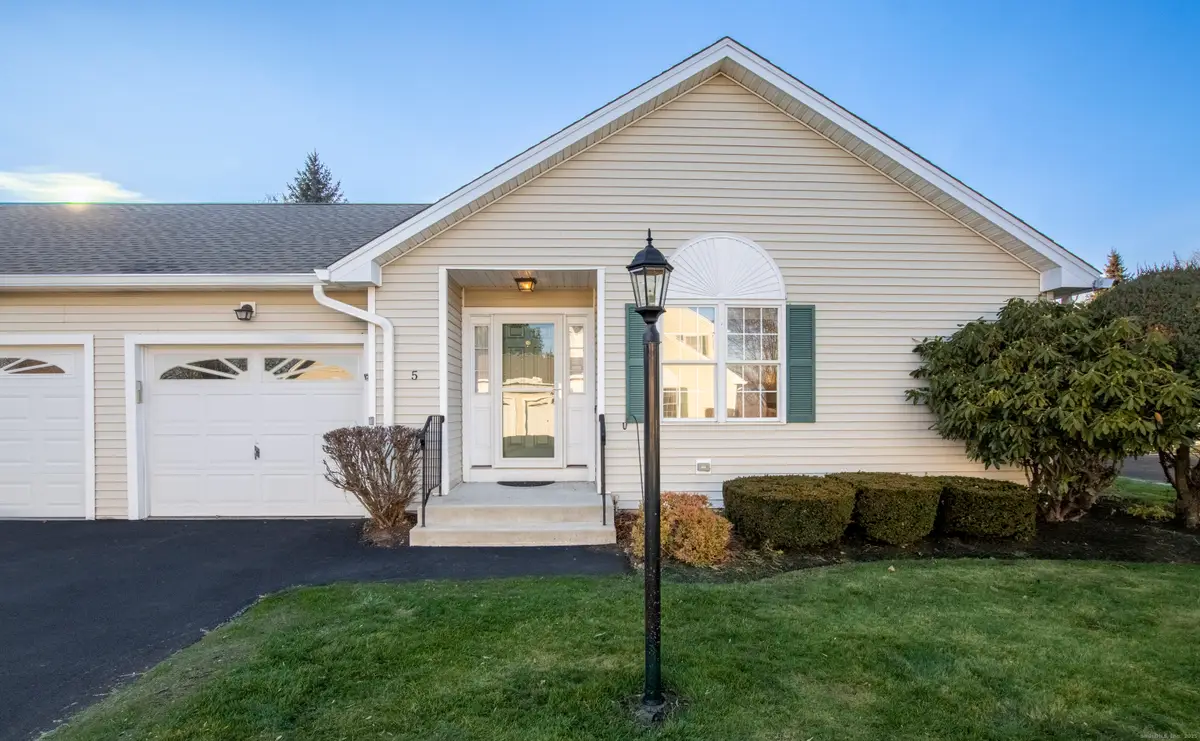 5 Cider Mill Lane, Trumbull, CT 06611 - Image #1
