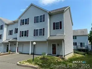 11 Mannions Lane #APT 11, Danbury, CT 06810