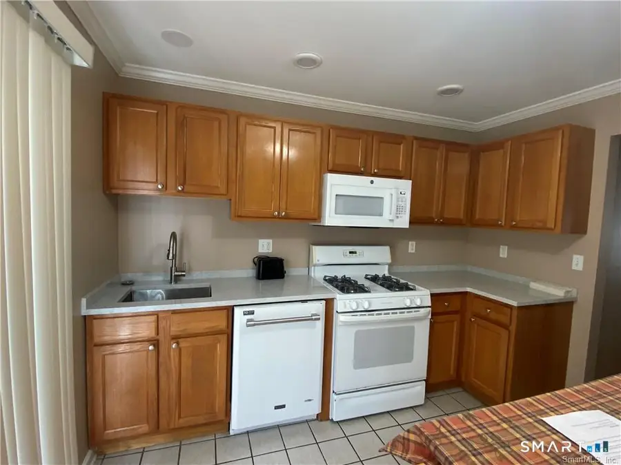 11 Mannions Lane #APT 11, Danbury, CT 06810 - Image #2