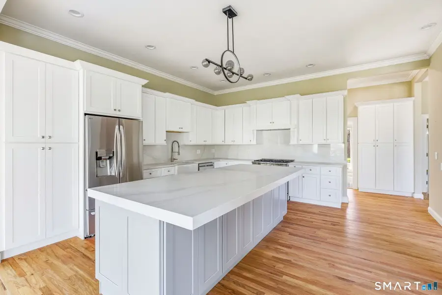 106 C Comstock Hill Avenue, Norwalk, CT 06850 - #3