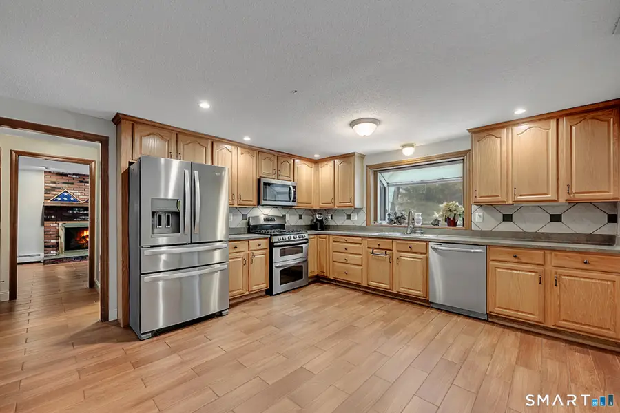 40 Homestead Lane, Avon, CT 06001 - Image #2