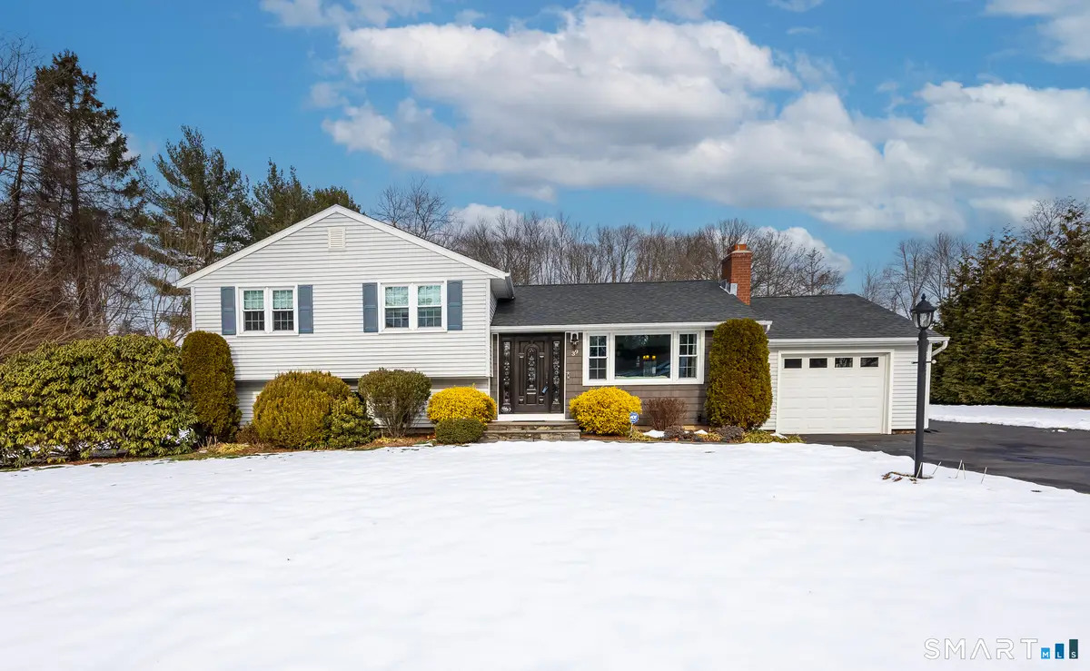 39 Randall Drive, North Haven, CT 06473 - Image #1