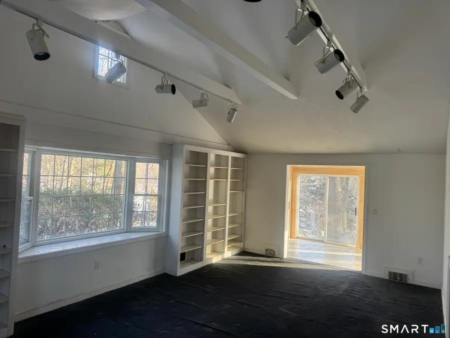 33 Wood Pond Road, West Hartford, CT 06107 - Image #2